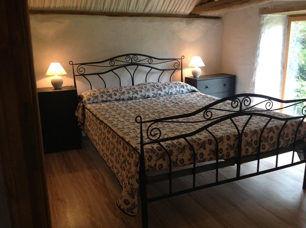 Thesecretgarden-France Bed and Breakfast Saint-Pierre-du-Lorouër Rum bild