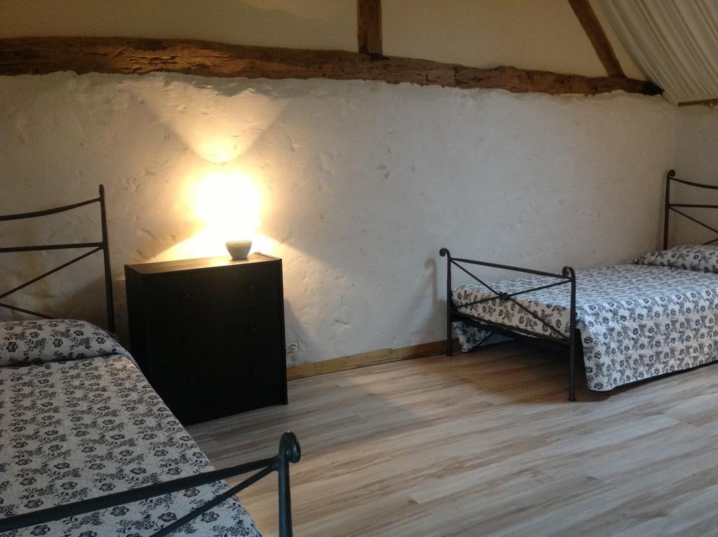 Thesecretgarden-France Bed and Breakfast Saint-Pierre-du-Lorouër Rum bild